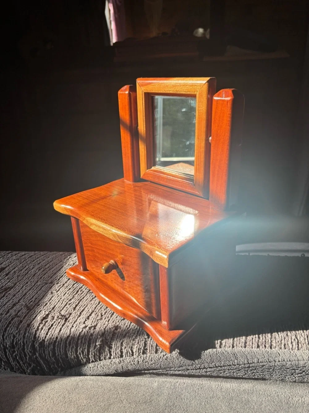 Vintage Tabletop Vanity Jewelry Chest, Cedar Wood Color